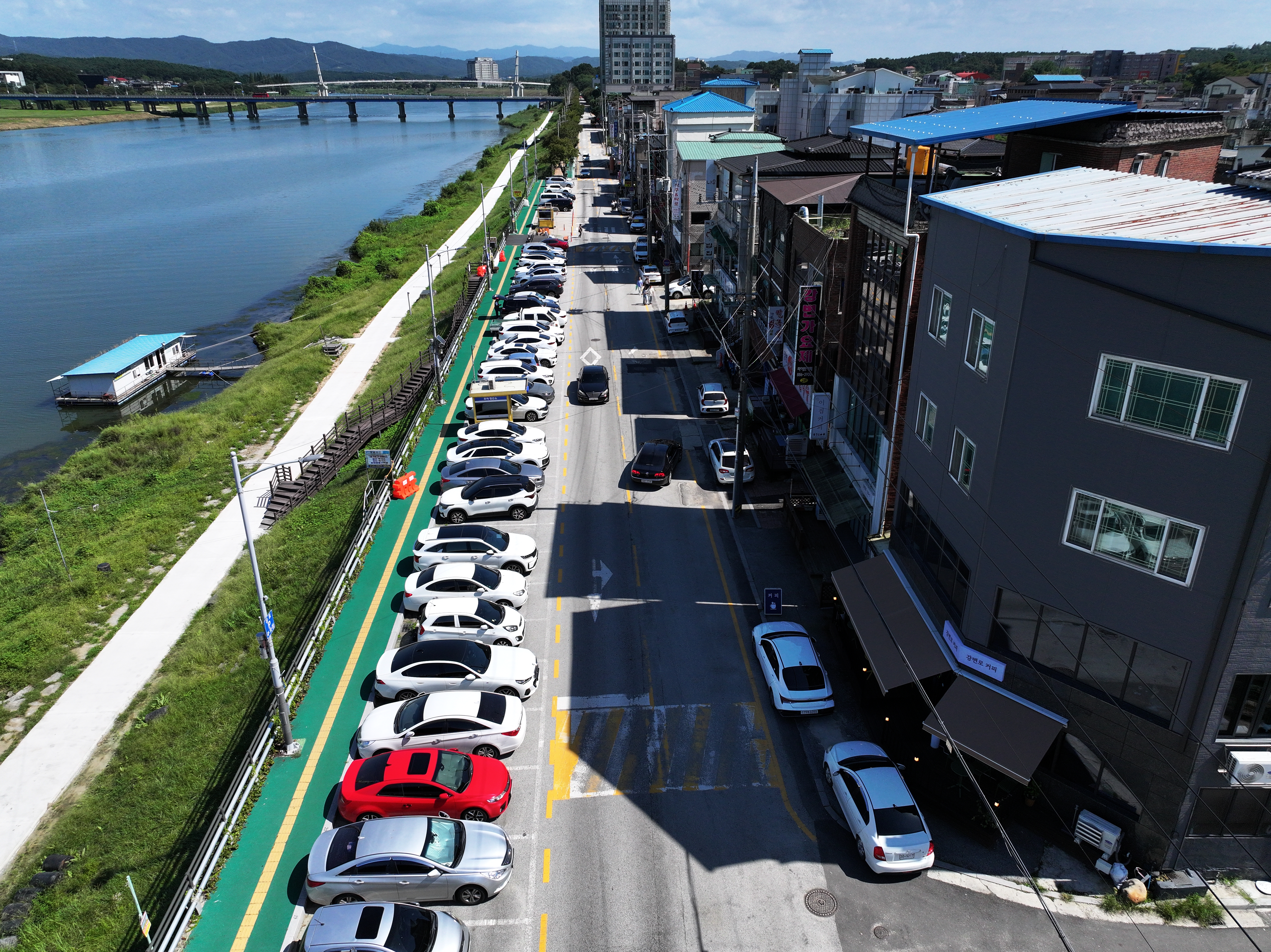 여주시청 뒷 노상 강변 주차장 사진